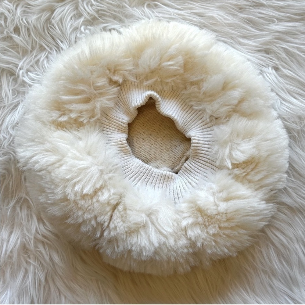 Vintage 70s Fuzzy Faux Fur Beret Winter Hat - Picture 2 of 3